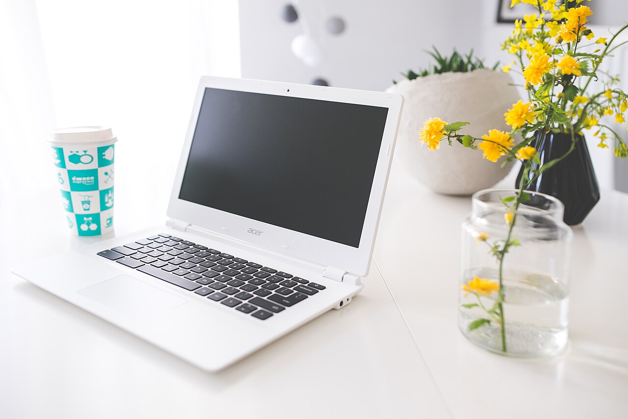 Coffee desk laptop notebook (24244320481)